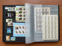 Лот 1211 - Белоруссия. Полная коллекция (1992-2008), разложены в хронологическом порядке в двух дорогих альбомах. Малые листы, марки, буклеты. Много редкостей. Все заполненные страницы альбомов на фото.