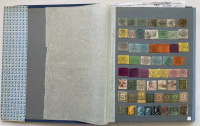 Лот 1163 - Очень хорошая коллекция марок Италии (включая княжества) в 2 альбомах