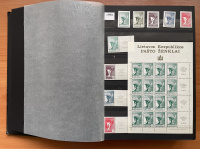 Лот 1222 - Литва. Коллекция (1990-2009), марки разложены в хронологическом порядке в дорогом альбоме. Марки, малые листы, буклеты, разновидности. Все заполненные страницы альбома на фото.
