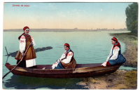 Лот 2707 - Типы и виды Малороссии. Украинские типы. Девчата на лодке.