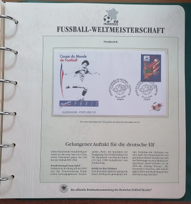 Лот 1121 - Два иллюстрированных альбома чемпионата мира по футболу 1998 г.