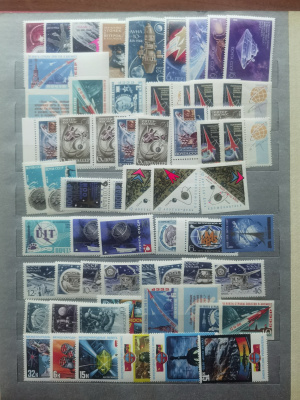 Лот 0016 - Коллекция марок по теме 'КОСМОС' в 10 'волгоградских' альбомах