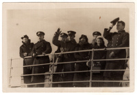 Лот 2585 - 1938. Станция 'Северный полюс-1' , участники зимовки на борту Ледокола ' Ермак '